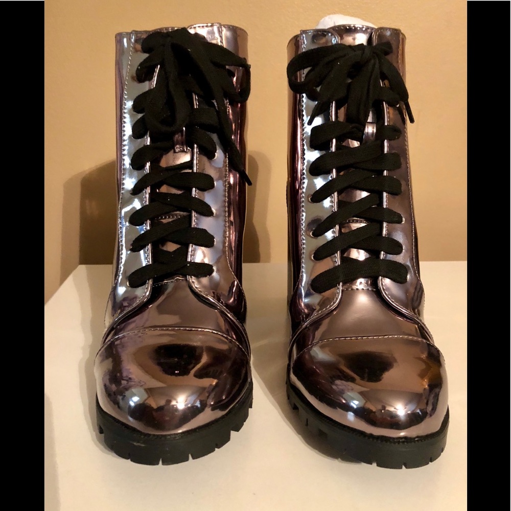NWT QUPID Metallic Lace Up Chunky Heel Boots/ Booties - Picture 3 of 10